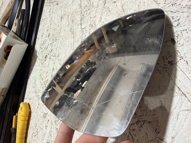 Дзеркальний елемент правий 51169491786 BMW