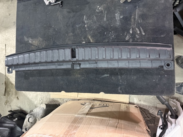 Накладка задньої панелі багажника 51477948309 BMW