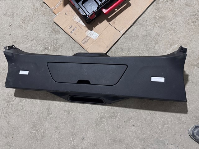 Обшивка кришки багажника 51497481251 BMW