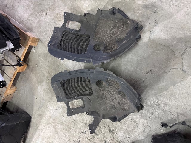Підкрилок переднього крила, лівий передній 51717424905 BMW