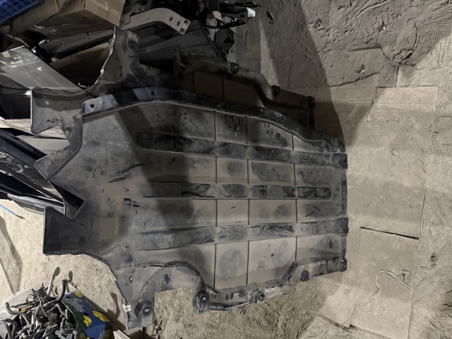 Захист днища передній правий 51759477806 BMW