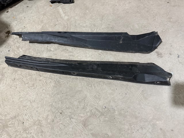 Ущільнювач арки крила 51767419385 BMW