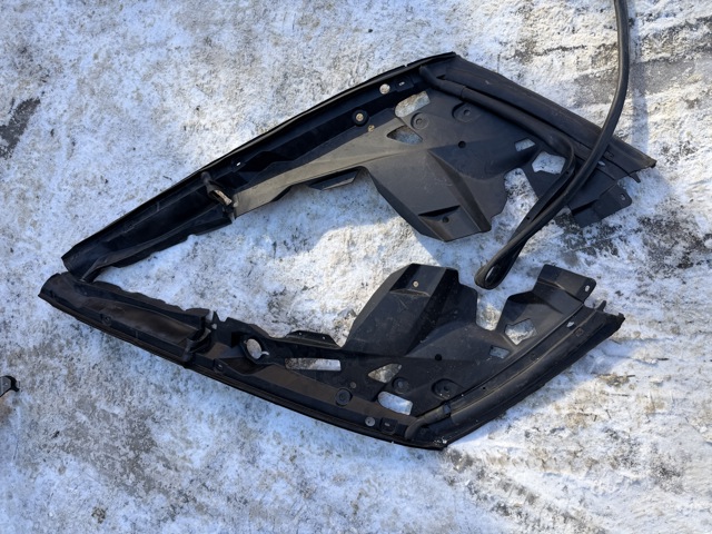 Ущільнювач крила 51767469502 BMW