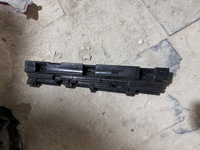 Опора порога (кріплення) 51777256915 BMW