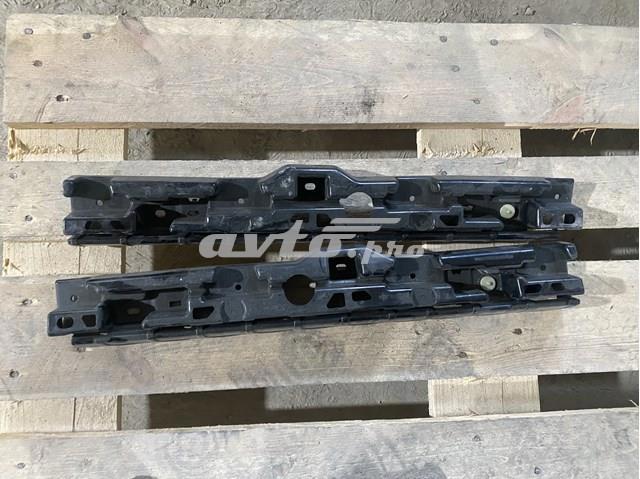 Кронштейн зовнішньої накладки порога правого 51777387344 BMW