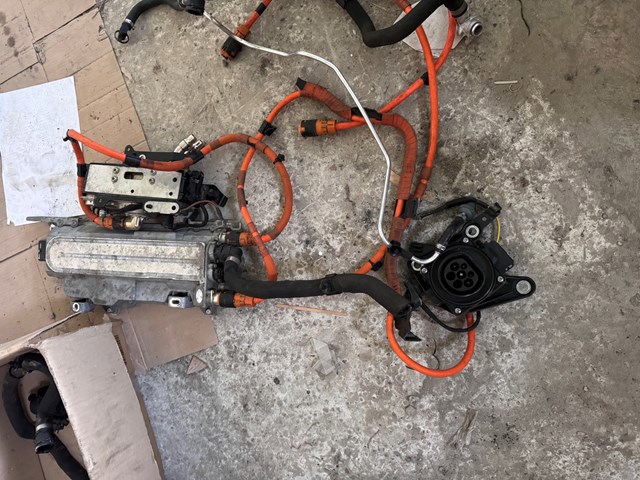 Порт зарядки 61126841561 BMW