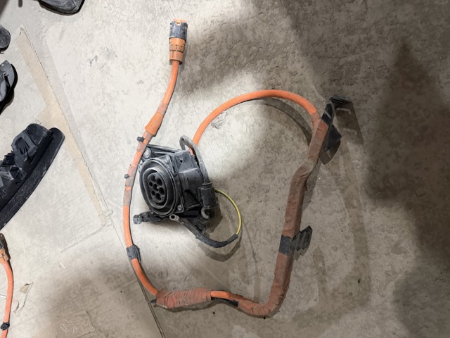 Порт зарядки 61129884544 BMW