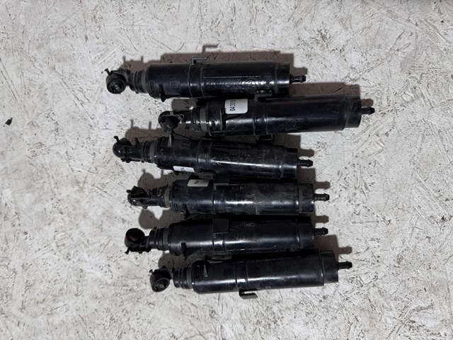 Сопло омивача фари передньої, лівої 61677292657 BMW