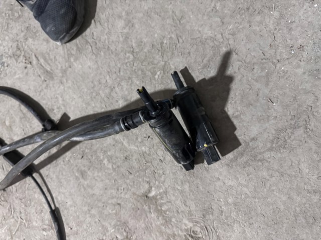 Насос омивача скла переднього 67637340773 BMW