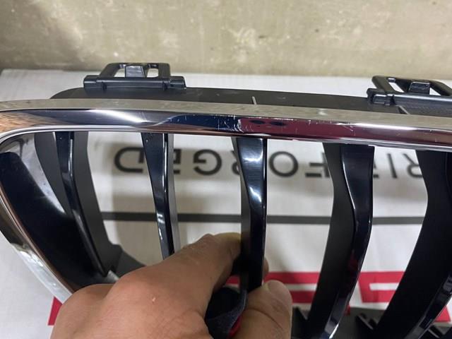 Решітка радіатора права 7294818 BMW