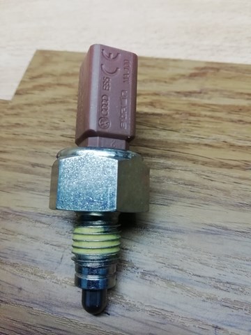 Датчик світла заднього ходу Фольксваген Пассат B6