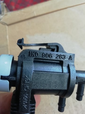 Клапан соленоїд керування заслонкою вторинного повітря 1K0906283A VAG