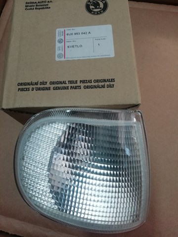 Поворотник правий 6U0953042A VAG