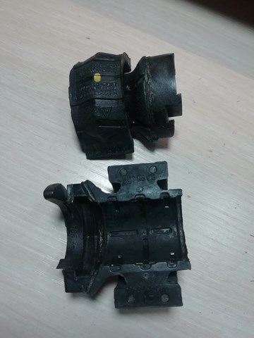 Задня втулка стаб. 7L0511413C VAG