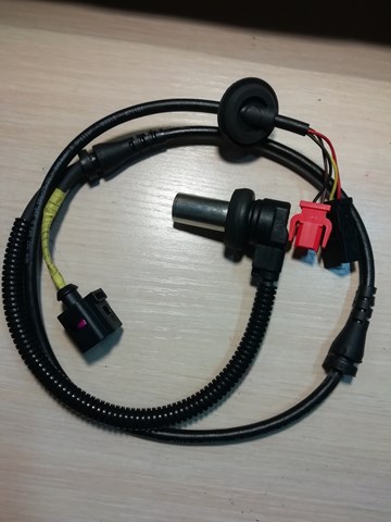 Датчик АБС передній 8D0927803D VAG