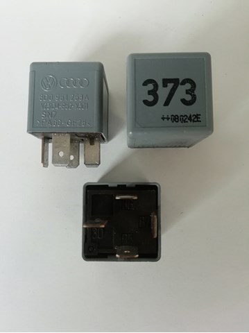 Реле вентилятора 8D0951253A VAG