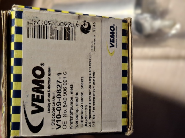 Насос паливний занурювальний V100908271 VEMO