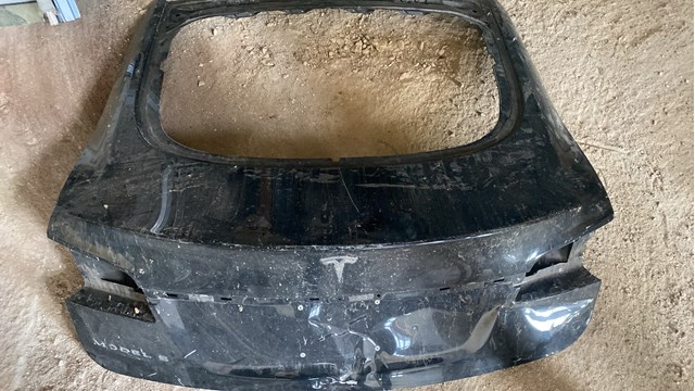 Двері багажника 1023722E0A TESLA