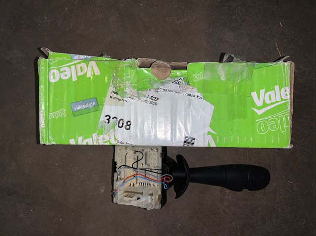 Перемикач підрульовий, правий 251698 VALEO