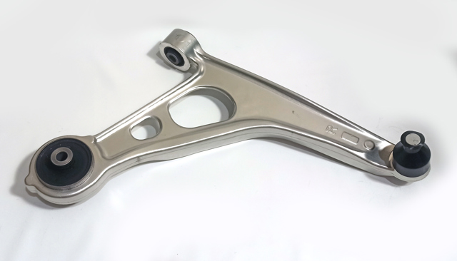 Правий важіль передній нижній підвіски 545006RR0B ТАЙВАНЬ