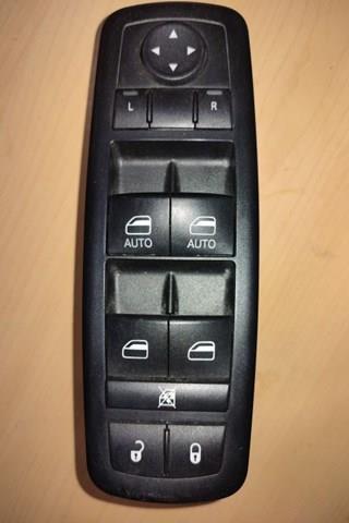 Кнопки переднього правого склопід'ємника 68184802AA CHRYSLER