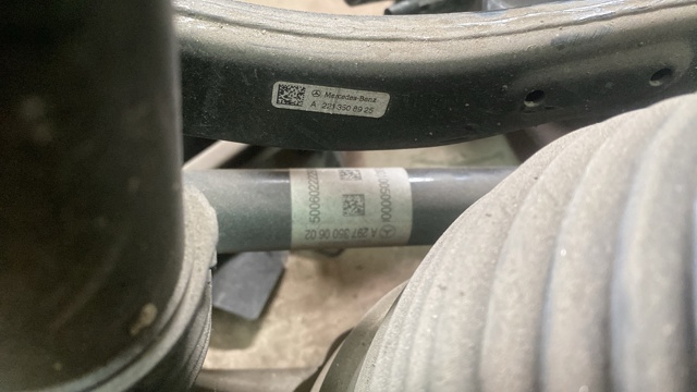 Балансир задній верхній, лівий/правий A2233508925 MERCEDES