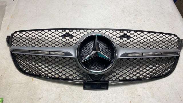 Решітка радіатора A2928880060 MERCEDES
