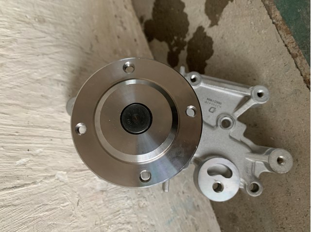 Водяний насос Сузукі Свіфт II