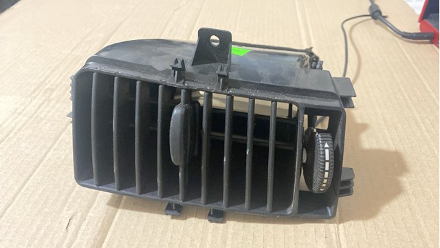 Решітка повітроводу права A9068300154 MERCEDES