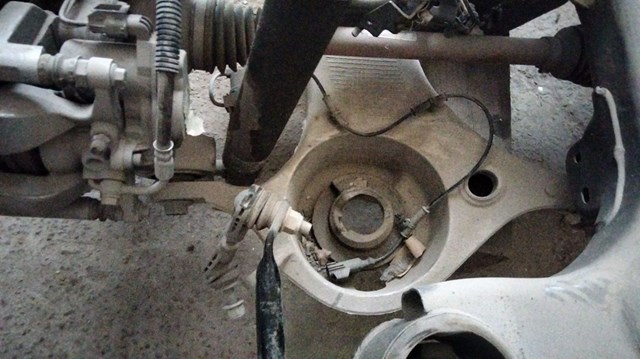 Важіль задньої підвіски нижній, лівий LB5Z5500B FORD
