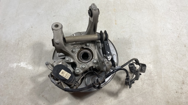 Цапфа поворотна права LB5Z5B758A FORD