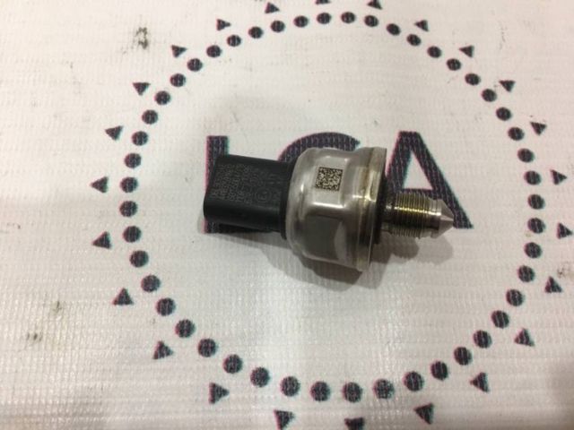 Датчик тиску палива 06L906054E VAG