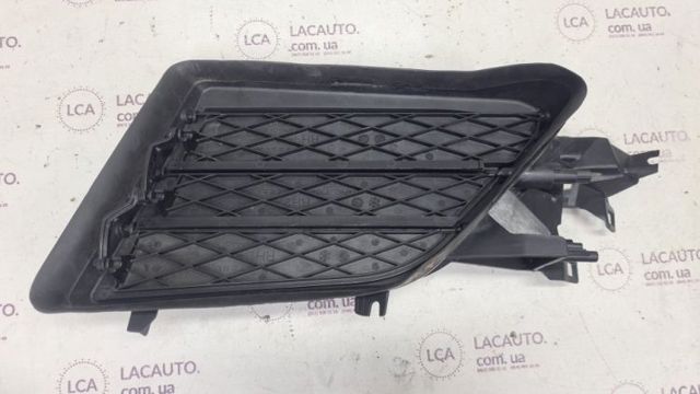 Решітка переднього бампера, права 105800700J TESLA