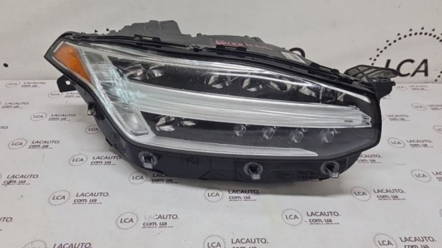 Фара передня права 31468582 VOLVO