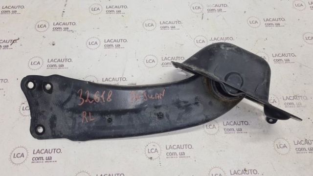 Важіль/тяга задньої підвіски подовжній нижній, лівий 3C0505223F VAG