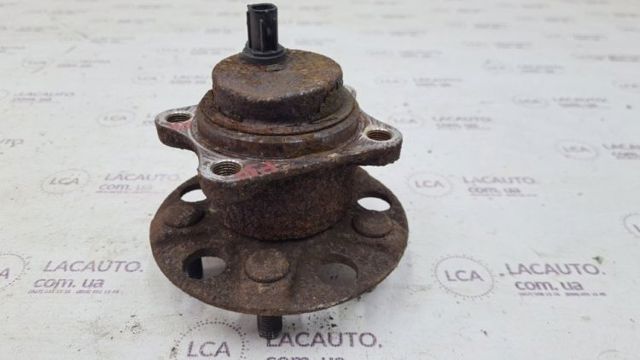 Маточина заднього колеса 4245076020 TOYOTA