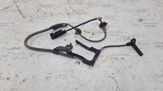 Передній правий датчик абс 4670B310 MITSUBISHI
