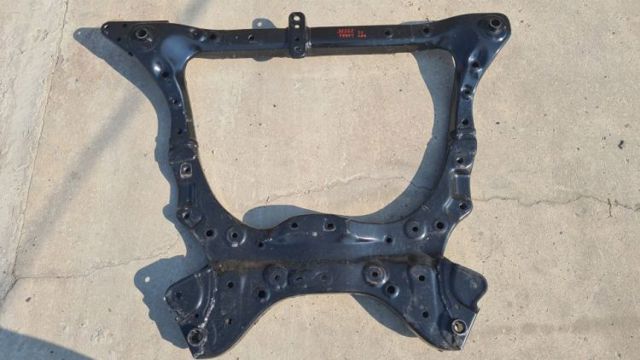 Передня балка 511000E131 TOYOTA