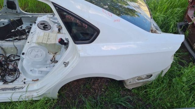 Бічна частина задня ліва 561809843 VAG