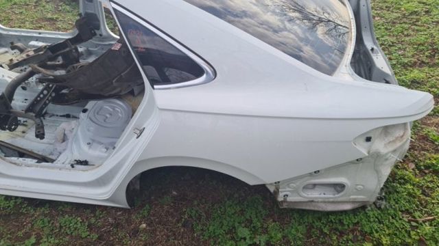 Бічна частина задня ліва 561809843A VAG