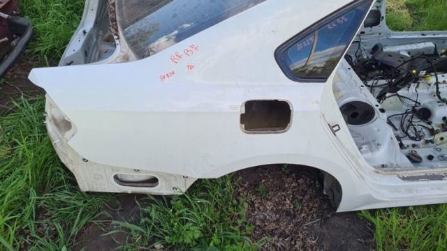 Крило заднє праве 561809844 VAG