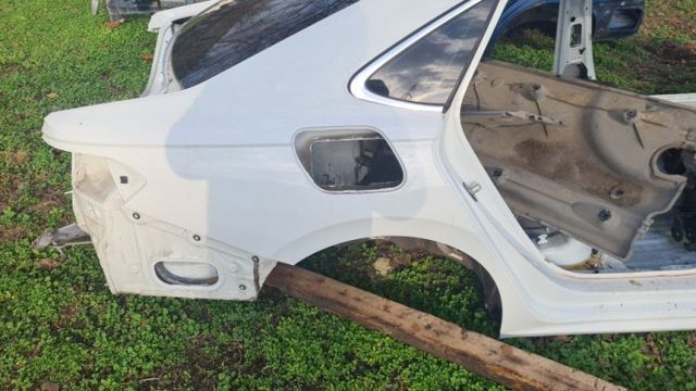 Крило заднє праве 561809844A VAG