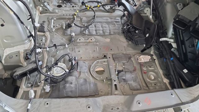 Колісна ніша 583010E902 TOYOTA