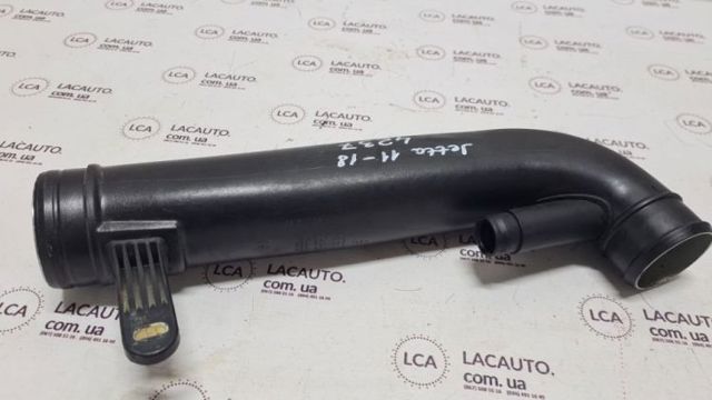 Патрубок повітряний, вхід в турбіну (наддув) 5C0129654 VAG