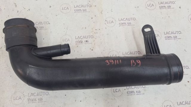 Патрубок повітряний, вхід в турбіну (наддув) 5C0129654C VAG