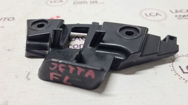 Кронштейн кріплення крила переднього лівого, передній 5C6807183 VAG
