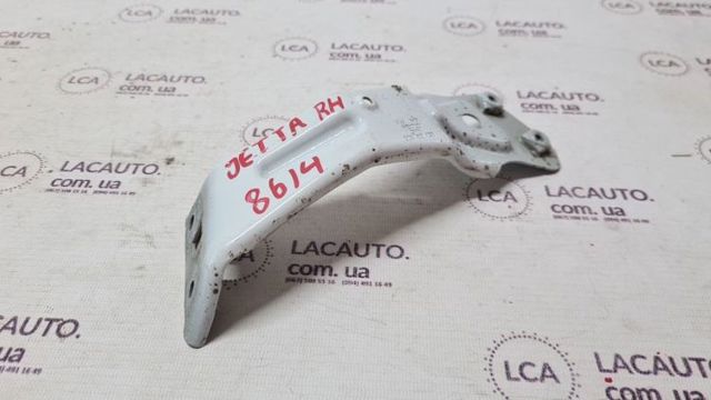 Кронштейн кріплення крила переднього правого, задній 5C6821136 VAG