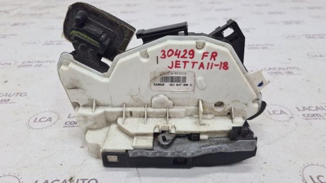 Замок передніх пасажирських дверей 5K1837016C VAG