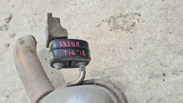 Кронштейн задньої подушки глушника 5Q0253144D VAG