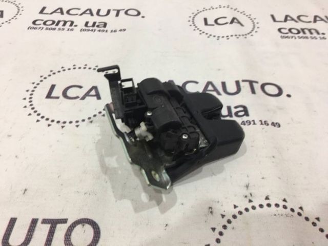 Замок багажника 5TA827505D VAG